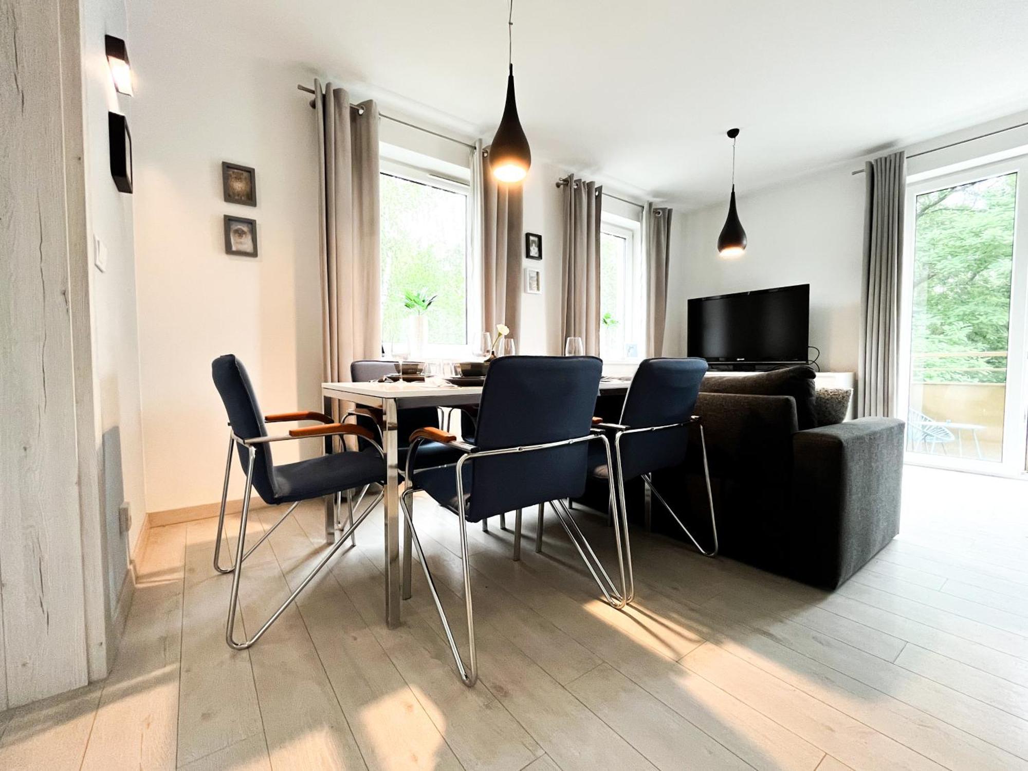 ヴロツワフWalk To Park, Modern 2Bd Kitchen! Balcony, Parkingアパートメント エクステリア 写真