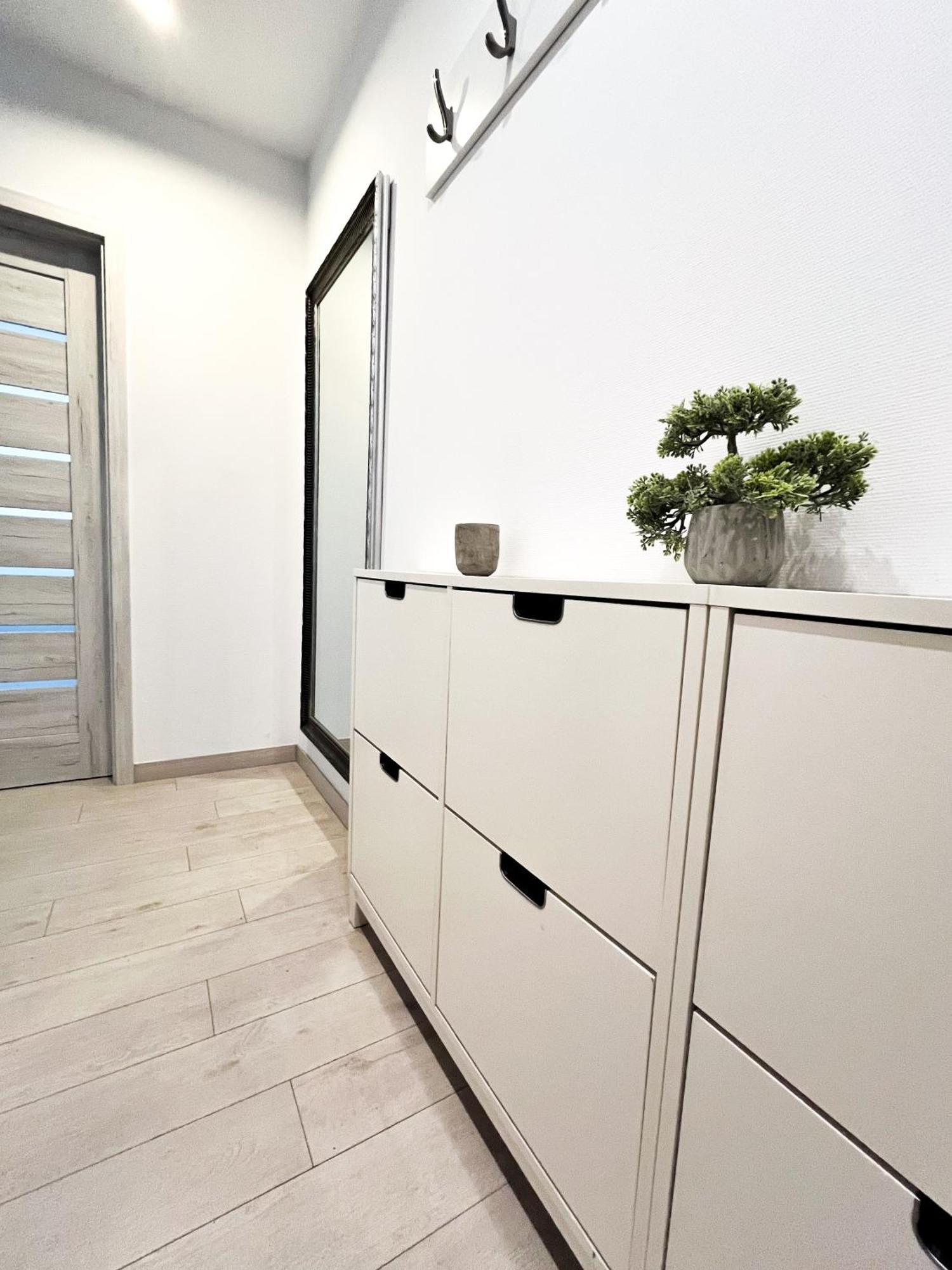 ヴロツワフWalk To Park, Modern 2Bd Kitchen! Balcony, Parkingアパートメント エクステリア 写真