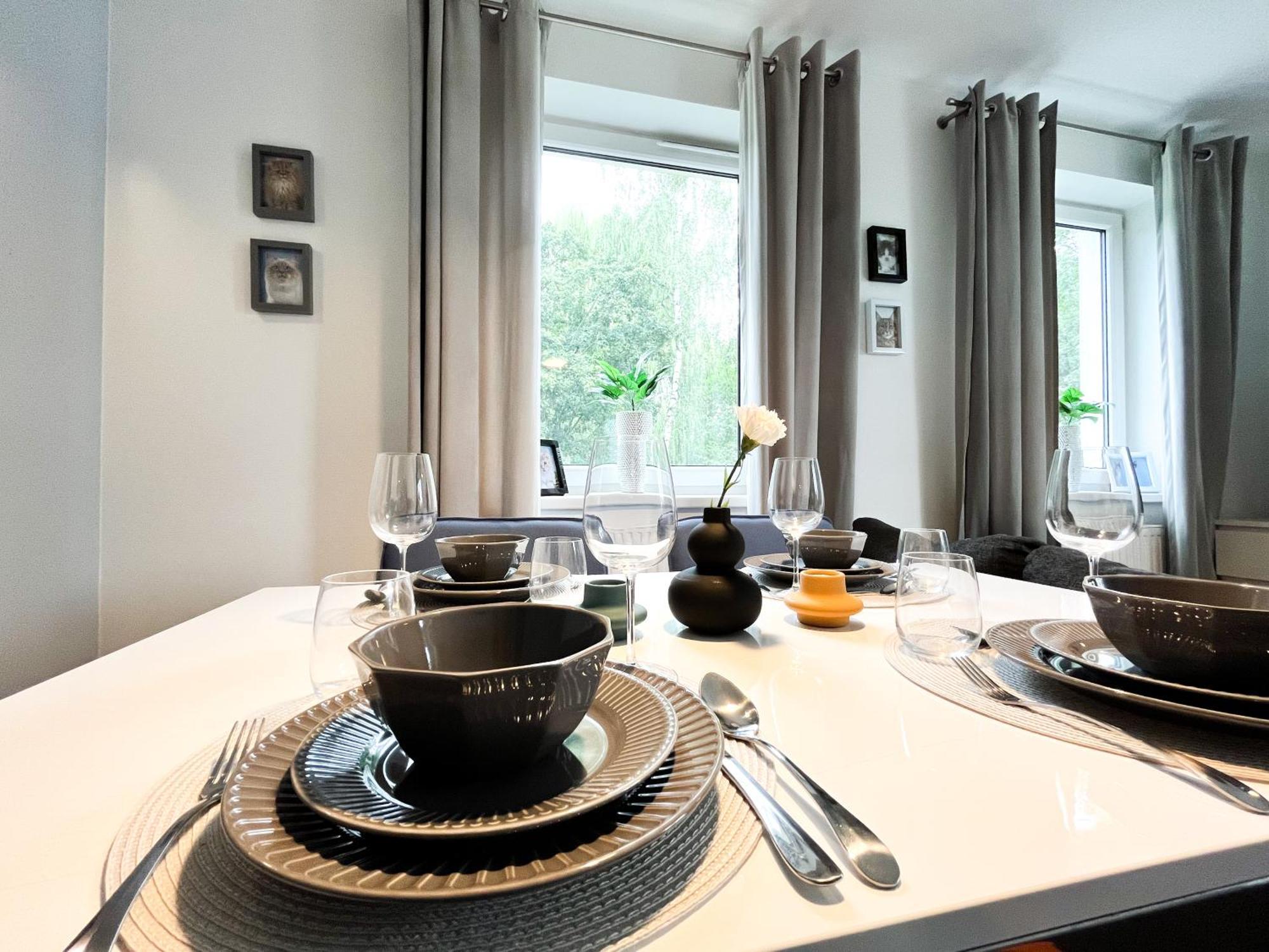 ヴロツワフWalk To Park, Modern 2Bd Kitchen! Balcony, Parkingアパートメント エクステリア 写真
