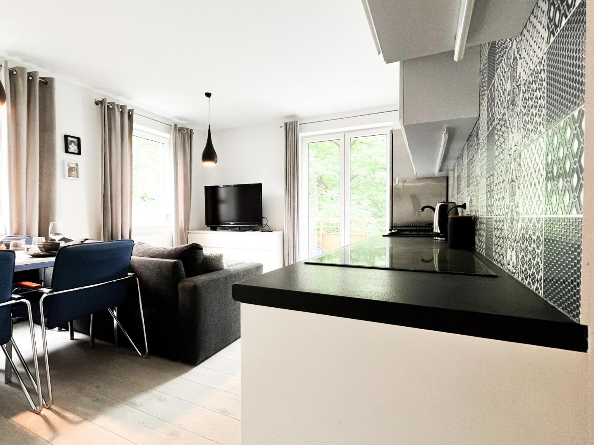 ヴロツワフWalk To Park, Modern 2Bd Kitchen! Balcony, Parkingアパートメント エクステリア 写真